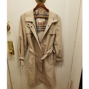 Burberry London spring/fall  light trench coat